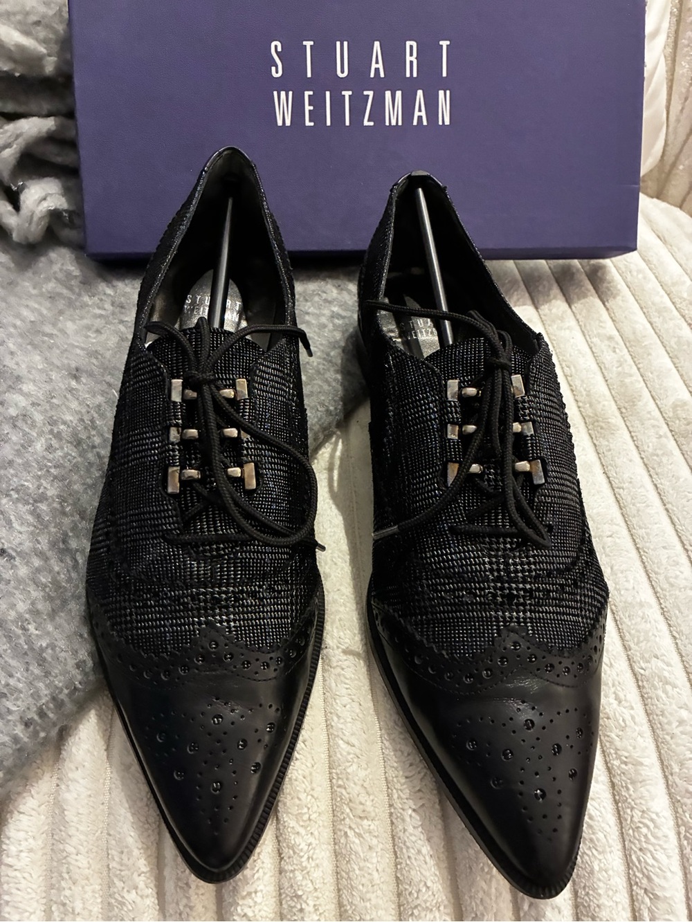 Stuart Weitzman Pewter and Black Brogue-Detail Pointed Lace-Up Oxfords